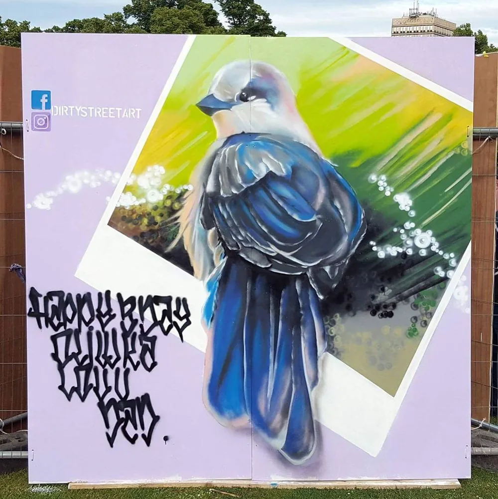 Street-art bird mural by Thomas Palaniuk